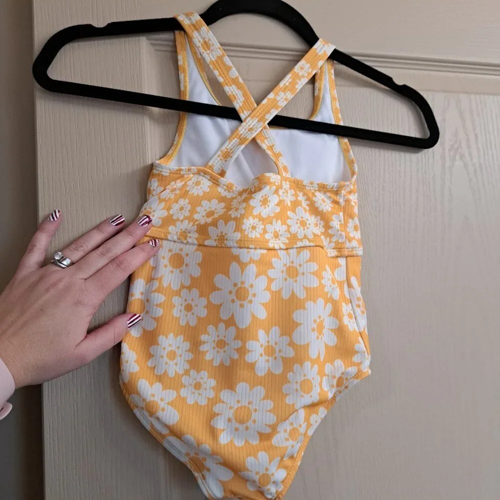 Girls‎ Yellow flowered swimsuit size 6 small one piece swimming suit